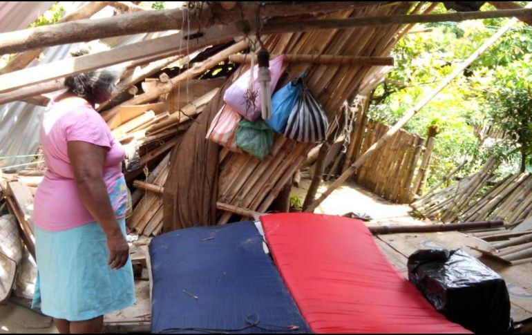 Más de 50 familias resultaron afectadas debido a la fuerte tromba registrada esta madrugada en el municipio del Sombrerete. ESPECIAL