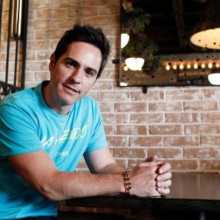 Mauricio Ochmann lanza su primera tema como cantante y recibe críticas (VIDEO)