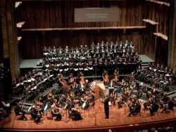 La OSN será dirigida por diferentes directores invitados, como Ludwig Carrasco, Juan Carlos Lomónaco, José Guadalupe Flores, Emmanuel Otto Siffert, Iván López Reynoso, José Luis Castillo y Enrique Diemecke. CORTESÍA / INBAL