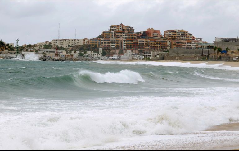 Fotografía del alto oleaje en playas de Los Cabos, Baja California, debido al huracán 