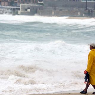 Kay: Cierran Manzanillo a pequeñas embarcaciones por paso del huracán