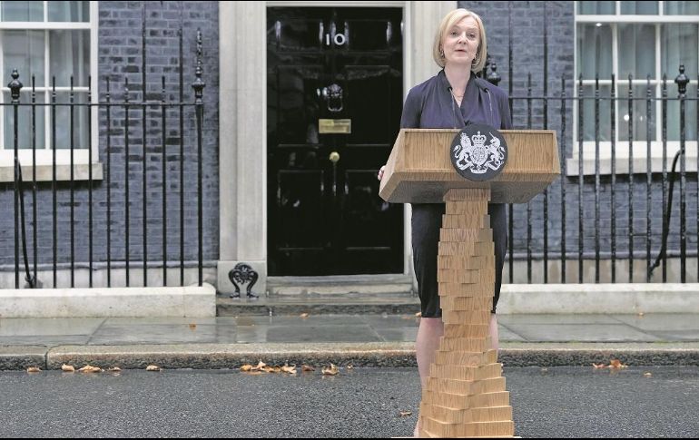 Liz Truss pronunció su primer discurso en las afueras de Downing Street, casa oficial para el Gobierno británico. AP