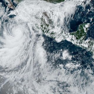 ¡Cuidado! Huracán "Kay" ya es categoría 2