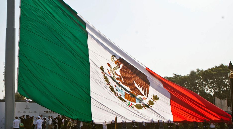 A partir de un decreto expedido por el entonces presidente de México, Manuel Ávila Camacho, existe una ley que regula y protege al Himno Nacional Mexicano llamada 
