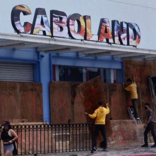 Por "Kay", trasladan a más de mil personas a albergues en BCS