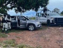 Elementos de la Guardia Nacional detuvieron a tres hombres en Jalisco, a los que se les aseguraron armas bélicas. Foto: Gobierno de México