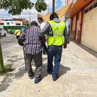 Rescatan a adulto mayor que tenía tres días encerrado sin alimentos en Guadalajara