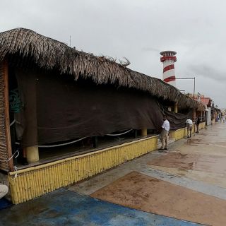 Kay: Huracán avanza hacia la península de Baja California, aún como categoría 2