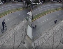 Esto ha causado gran indignación, pues a la par de que se viraliza el video, surgen los reclamos por la cantidad excesiva de cables sueltos que hay en la ciudad. ESPECIAL