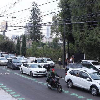 Faltan agentes viales en punto conflictivo por salida de escuela en tramo de BusBici