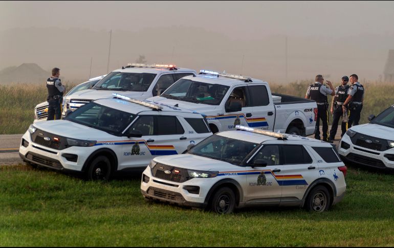 Videos y fotografías desde el lugar del incidente mostraban una camioneta blanca fuera del camino y rodeada de vehículos policiales. AP/H. Yu