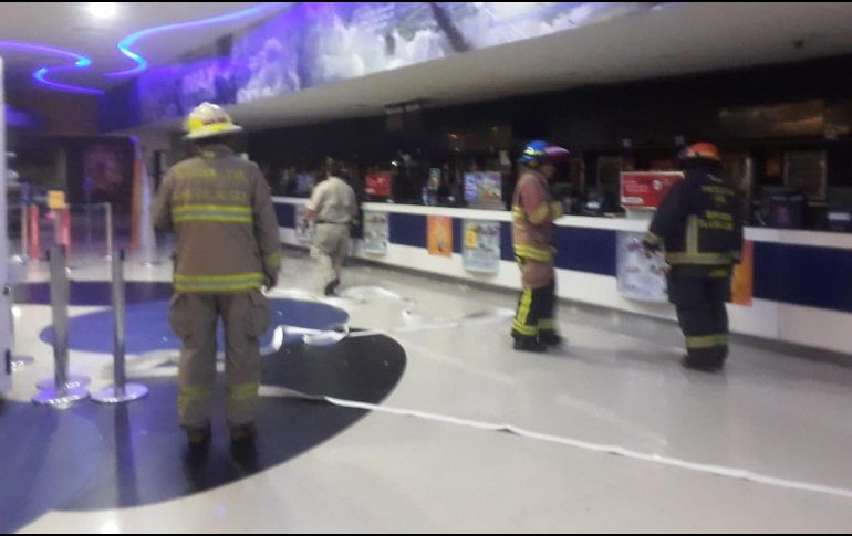 El incendio inició en una máquina de palomitas de un cine. ESPECIAL