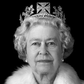 Muere Isabel II, la monarca que no estaba destinada a reinar y terminó haciéndolo por 7 décadas