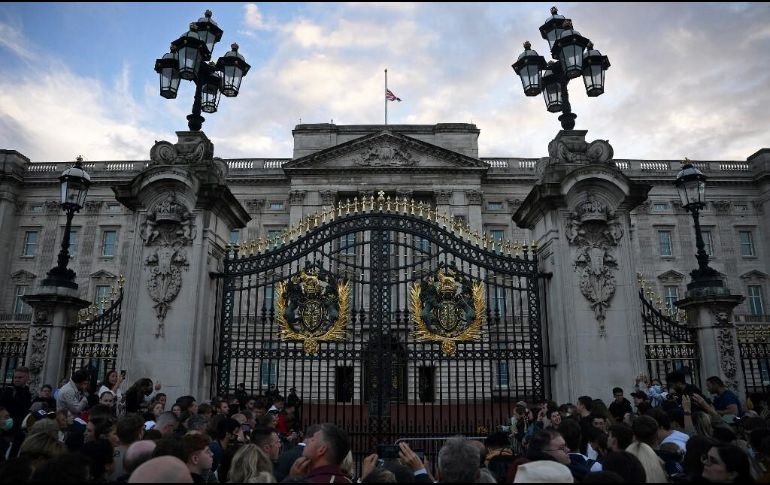 Los restos mortales de Isabel II serán trasladados a Londres para proceder al funeral del Estado. AFP / D. Leal