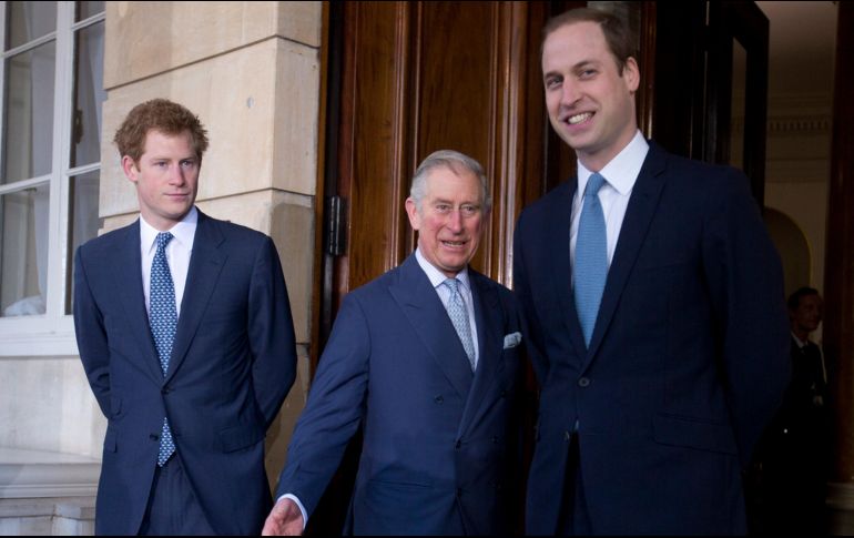 La línea sucesoria al trono británico es larguísima; a la cabeza, el príncipe Guillermo. AP / ARCHIVO