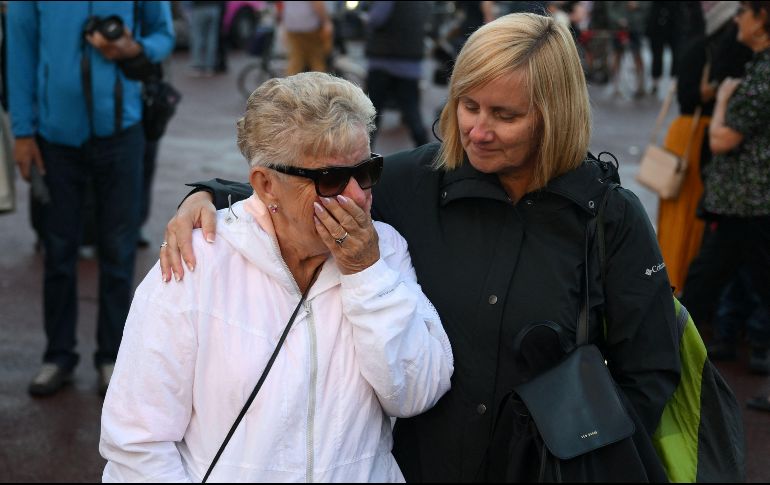 Ciudadanos de Londres, consternados tras la muerte de Isabel II. AFP / D. Leal