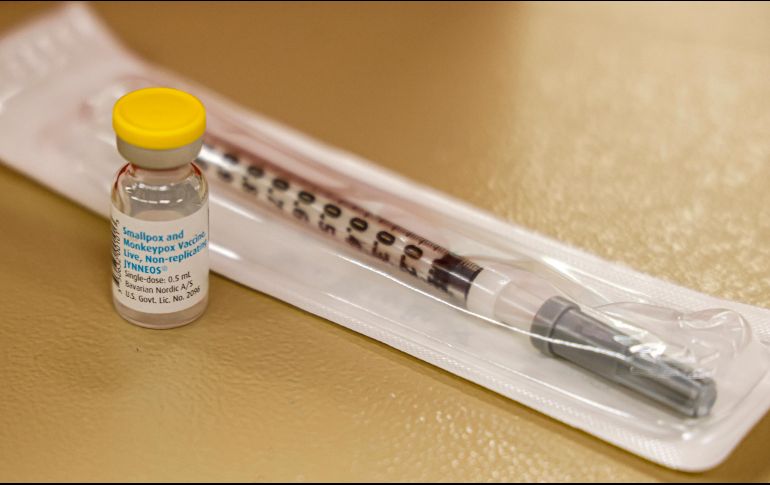 La vacuna se basa en un virus atenuado que se modifica para que no pueda replicarse y se administra en dos dosis con 28 días de diferencia. AP/ARCHIVO