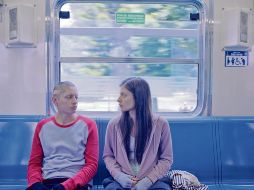 José Antonio Toledano y Karla Coronado, en una escena de “50 o dos ballenas se encuentran en la playa”. CORTESÍA