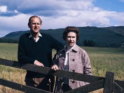 La reina y el príncipe Felipe en Balmoral en sus bodas de plata en 1972. GETTY IMAGES /