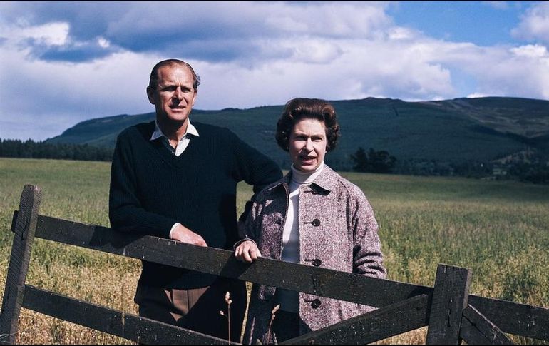 La reina y el príncipe Felipe en Balmoral en sus bodas de plata en 1972. GETTY IMAGES /