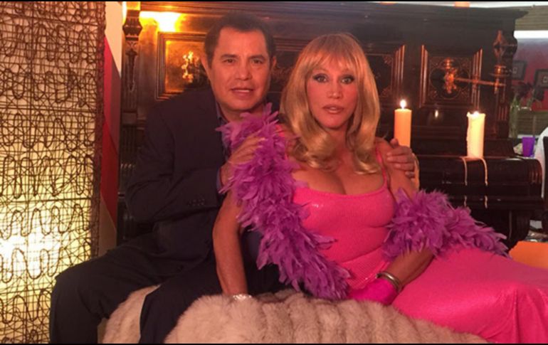 Raymundo Espinoza, vocalista de Rayito Colombiano, y Laura León 