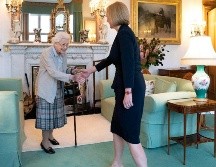 La reina Isabel II recibió a Liz Truss durante una audiencia en Balmoral, Escocia, y dejó ver una mancha en una de sus manos. EFE / ARCHIVO