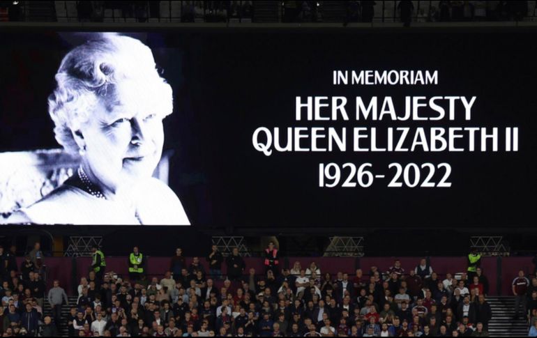 En el partido de la Europa League entre Djurgardens de Suecia y el Shamrock Rovers de Irlanda, se vivió un momento bochornoso por parte de algunos fanáticos tras celebrar el fallecimiento de la Reina Isabel II. AP / ARCHIVO