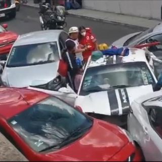 Querétaro: tráiler protagoniza carambola y choca contra 22 vehículos (VIDEO)