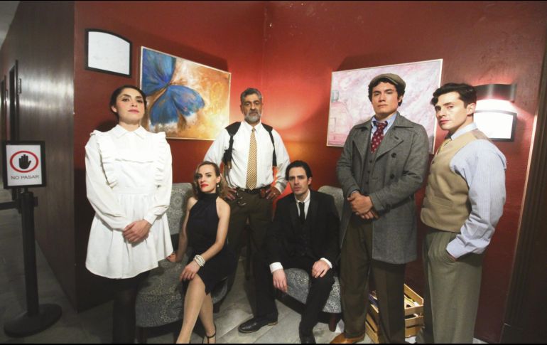 “Justina”, “Inspector Ramos”, “Gabriel San Román” y “Adolfo Camacho” (de pie); “Amparo Montenegro” y “Evelio” (sentados). EL INFORMADOR/ F. González