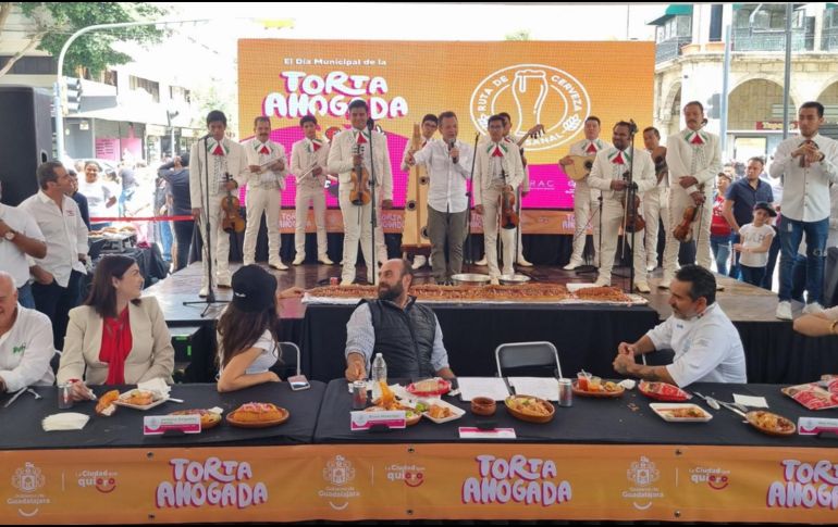 El Ayuntamiento tapatío declaró que el 10 de septiembre de cada año, cuando se conmemore el día municipal de la torta ahogada. ESPECIAL