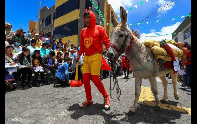 La competencia, interrumpida por la pandemia de COVID, volvió con fuerza en homenaje a los asnos, que están en peligro de extinción. EFE/J. Jácome