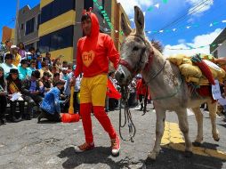 La competencia, interrumpida por la pandemia de COVID, volvió con fuerza en homenaje a los asnos, que están en peligro de extinción. EFE/J. Jácome