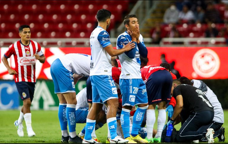 Los jugadores quedaron en shock ante la lesión de su compañero. IMAGO7