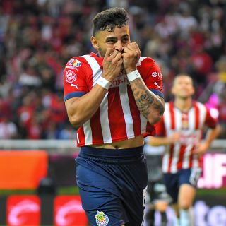 Chivas vence al Puebla de la mano de Alexis Vega