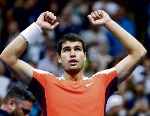 La victoria en el US Open daría a Carlos Alcaraz su primer título y el número uno de la ATP. AFP/K. Betancurt