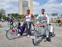 Berna (izquierda, bici morada) y Jesús (derecha bici rosa con blanca). EL INFORMADOR/R. BOBADILLA