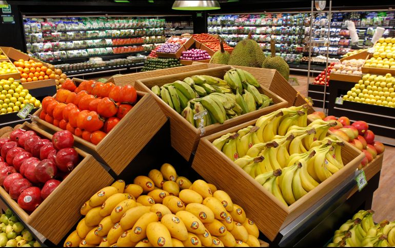 Ricardo Sheffield reconoce que el índice nacional de precios al consumidor sigue teniendo una tendencia al alza, aunque en costo de los 24 productos de la canasta básica, que mantienen precios de garantía, van a la baja. EL INFORMADOR / ARCHIVO