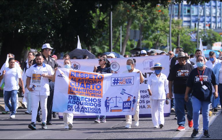 Este lunes, burócratas se manifestaron en el Centro de Guadalajara en rechazo a la reforma al Ipejal. EL INFORMADOR / C. Zepeda
