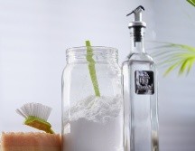 El vinagre blanco es de los productos caseros con más beneficios de los que te imaginas. ISTOCK/May Lim