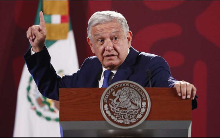 El Presidente Andrés Manuel López Obrador señala que en México ya no hay analfabetismo político o es mínimo. EFE / J. Méndez