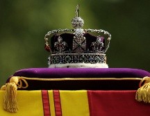 La corona imperial, de 31.5 cm de altura, es custodiada en la Torre de Londres junto a las otras joyas de la monarquía británica. AFP / I. Infantes