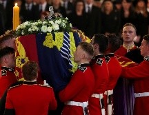 Los medios británicos especulan con que unos 750 mil ciudadanos esperarán pacientemente para despedirse de la reina Isabel II. AP / P. Noble