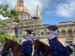 Los tapatíos quedaron fascinados con el desfile tradicional de nuestro estado. ESPECIAL