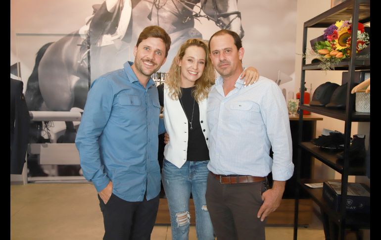 Santiago Salerno, Roció Pérez de la Vega y Carlos Gorozpe. GENTE BIEN JALISCO/Antonio Martínez