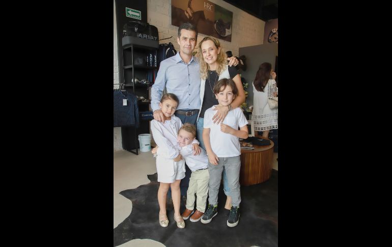 Santiago Kelley, Regina Kelley, Marcelo Kelley, Nicolas García Quevedo y Roció Pérez de la Vega. GENTE BIEN JALISCO/Antonio Martínez