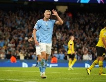 En un centro de Joao Cancelo que parecía irse fuera, Haaland levantó la pierna de manera acrobática para conectar un golazo. AP/D. THOMPSON