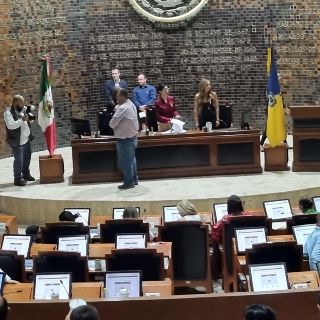 Congreso de Jalisco: Entregan 4.6 millones en “bonos” por antigüedad a burócratas