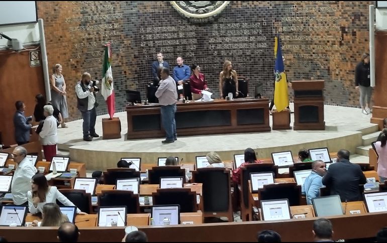 En la sesión solemne del Poder Legislativo, también se entregaron reconocimientos a jaliscienses destacados. EL INFORMADOR/R. Rivas