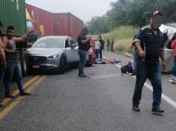 Testigos recriminaron las condiciones de la autopista y la falta de pericia del conductor del tráiler. TWITTER/@alfredolez
