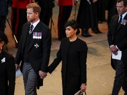 A pesar de los problemas que tuvieron Meghan y la Reina Isabel, la exactriz mostró respeto ante la realeza británica con un gran gesto durante los honores. AP / P. Noble